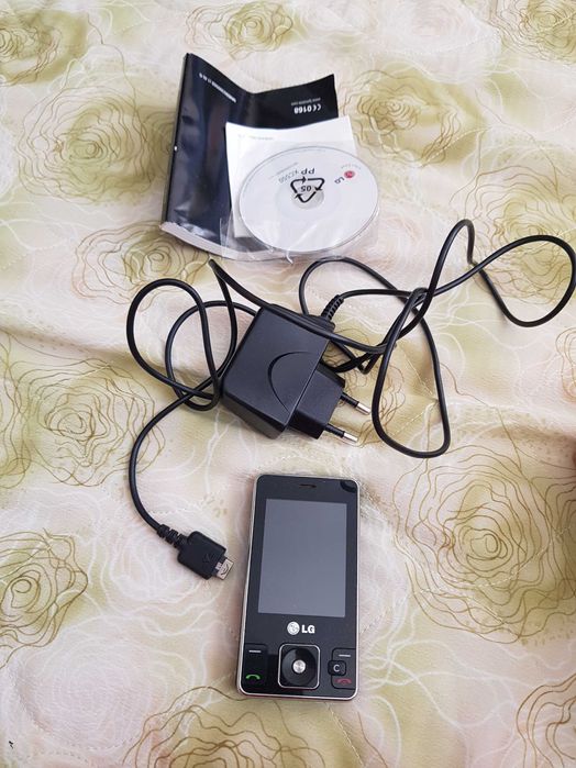 Продавам ретро телефони