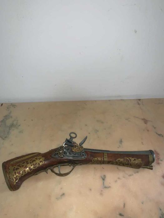 Panoplie pistol decor