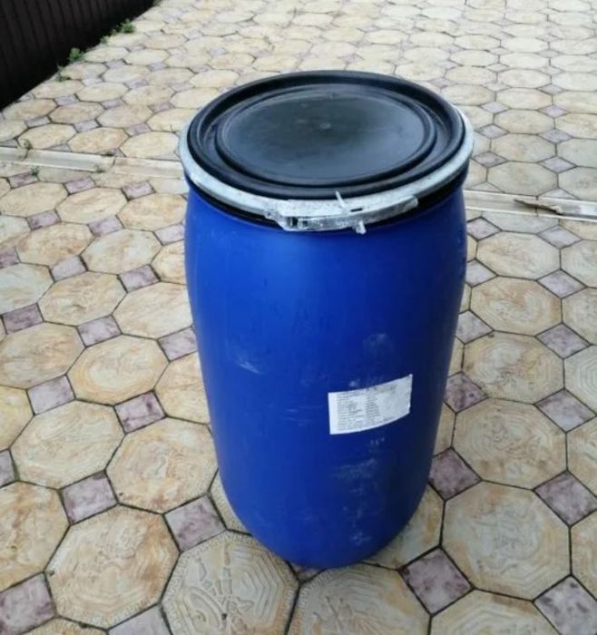 Продам бочки 180л 60л