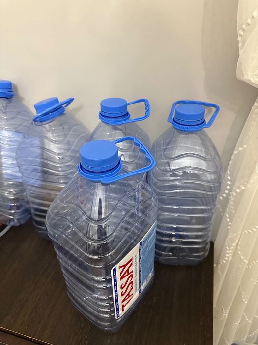 Баклажки от воды тассай 5 л