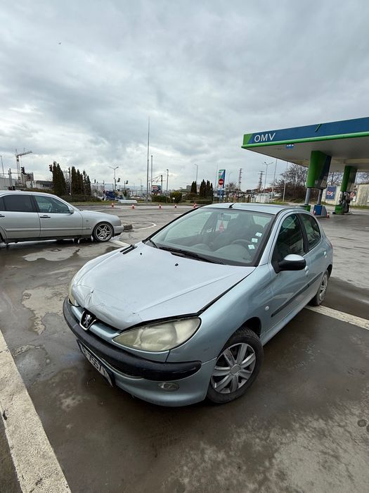 Продавам Peugeot