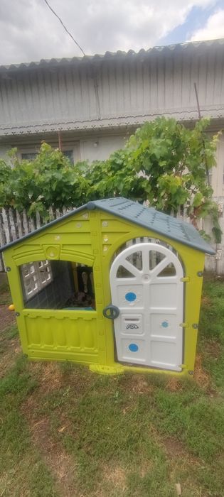 Vând căsuța plastic pentru copii