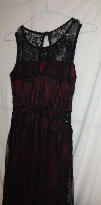 Дантелена официална рокля