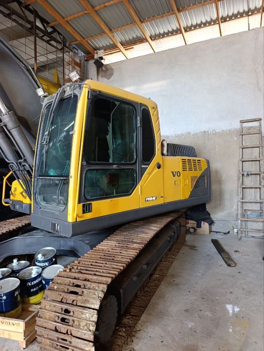Гусиничний экскаватор сотилади VOLVO EC210B 2018 ноябрь