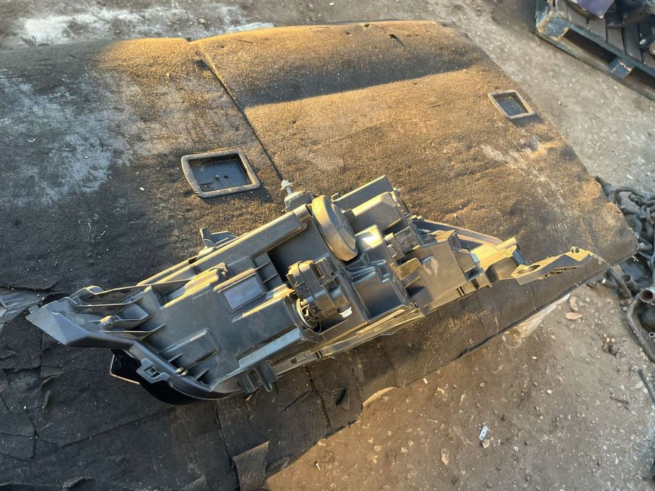 Фар десен Led technology PEUGEOT 208 лед 2021год оригинален перфектен