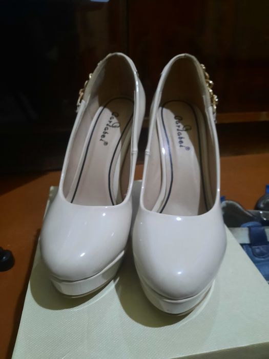 Женски туфли малочные