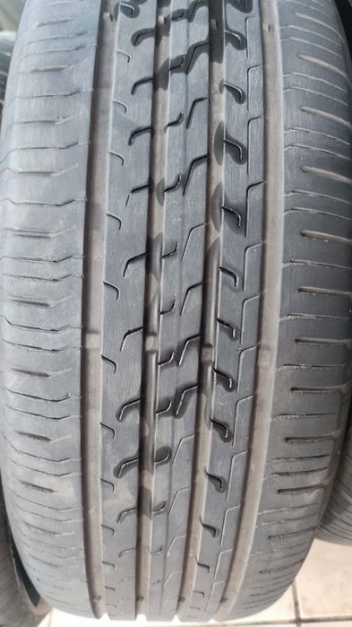 Продавам 4 бр. ПОЧТИ НОВИ гуми Continental 215/60/17 летни DOT 3523