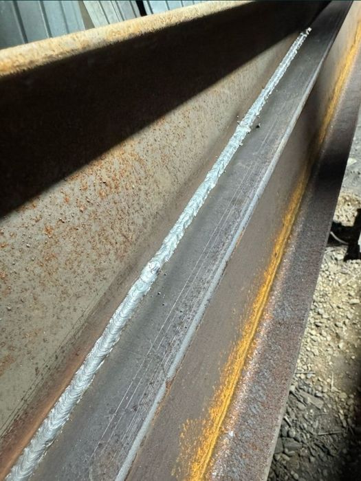 Scoietate confecții metalice vinde și confectioaneaza hale pe structur