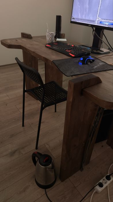 Продам стол дерево