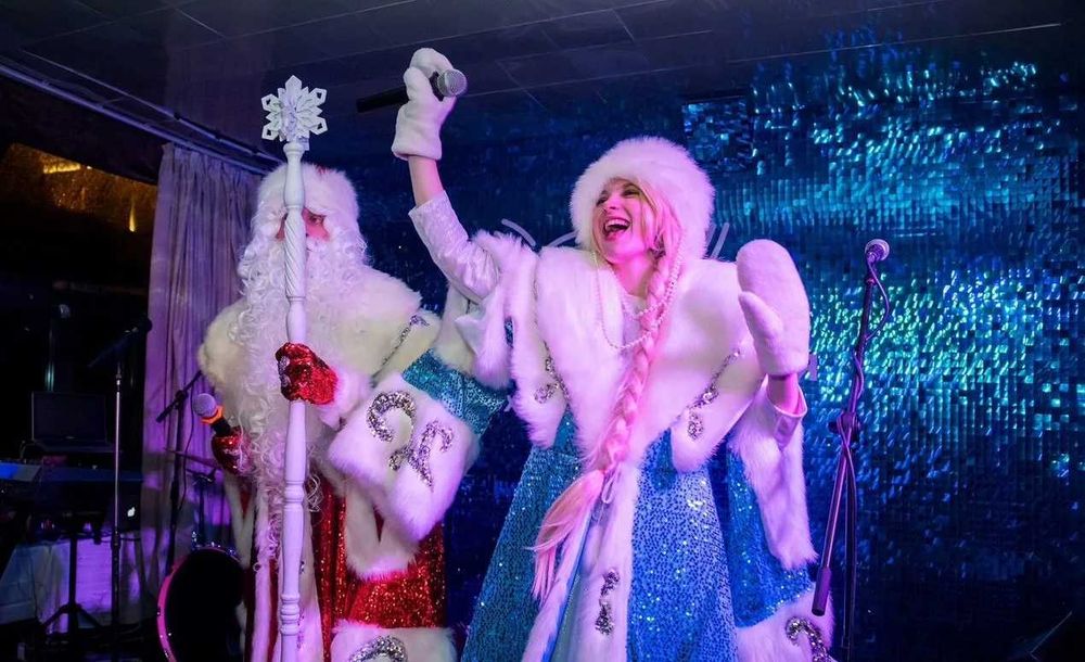 Дед Мороз и Снегурочка на новый год | Qorbobo yangi yilga