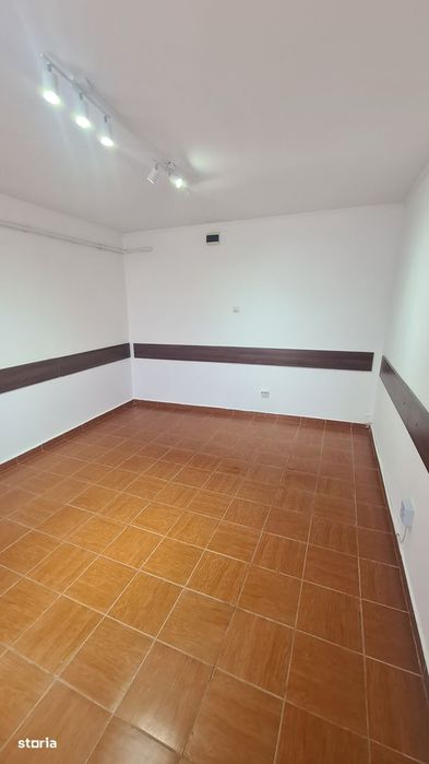 Spațiu comercial de închiriat în Curtea de Argeș.