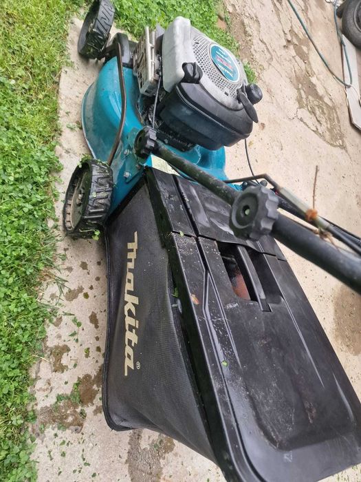 Masina de tuns iarba gazon MAKITA pe benzina BRIGGS cu tractiune cos