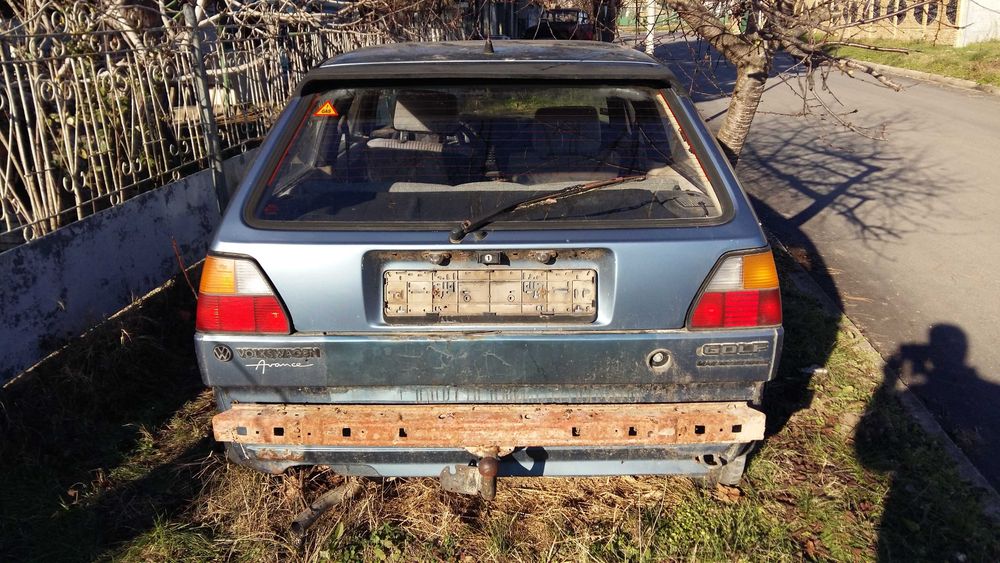 Продавам голф 2 само на части, тел 0897306122