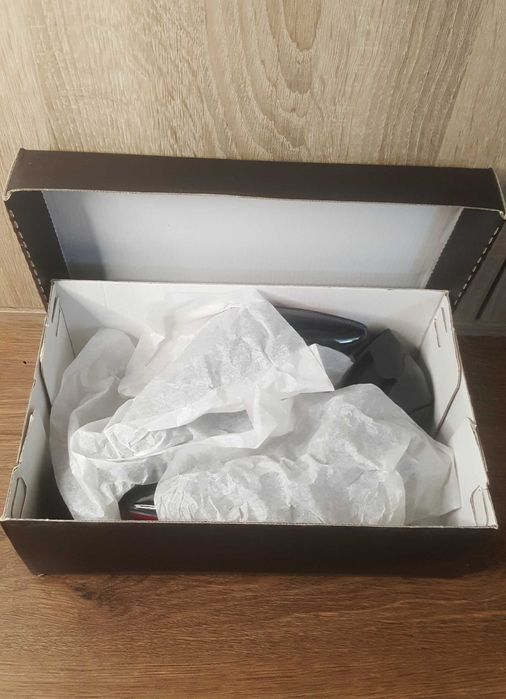 Нови черни лачени обувки с висок ток