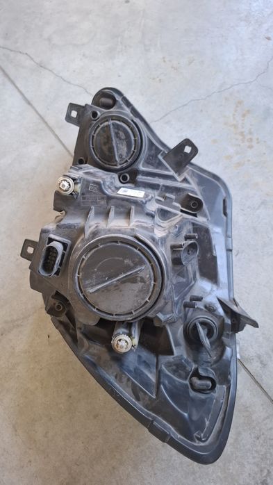 Vînd far dreapta +vas spalator parbriz mercedes benz sprinter