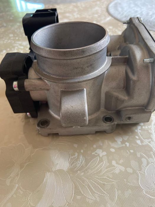 Продам дроссель на Lada Granta