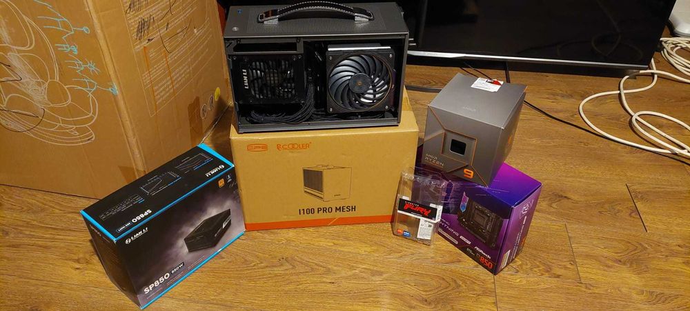 Desktop Gaming High-End Ultracompact - Perfect pentru Jocuri 4K & AI