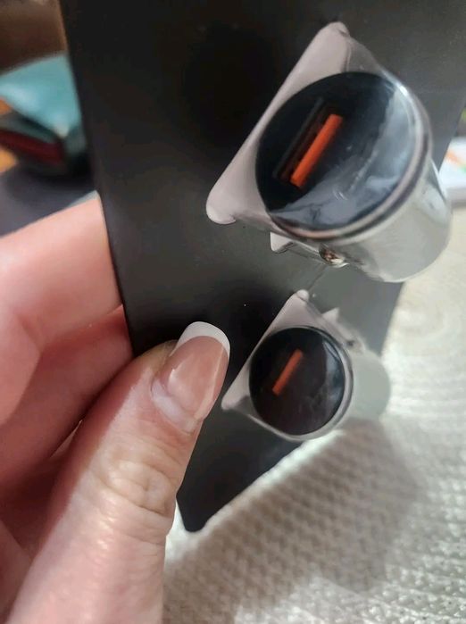 Зарядни за автомобил, два броя в опаковка