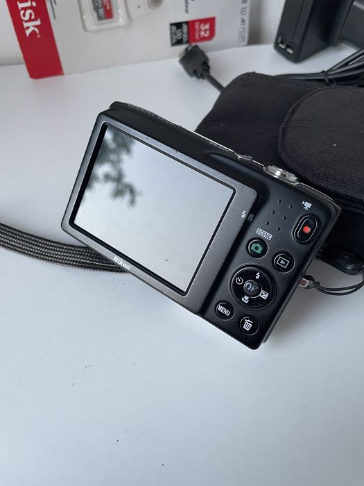 Aparat Foto Digital NIKON COOLPIX S2700 16.0 MegaPixels, SD Card 32GB, Wide 6X Zoom, HD Movie, Digital Point and Shoot Camera