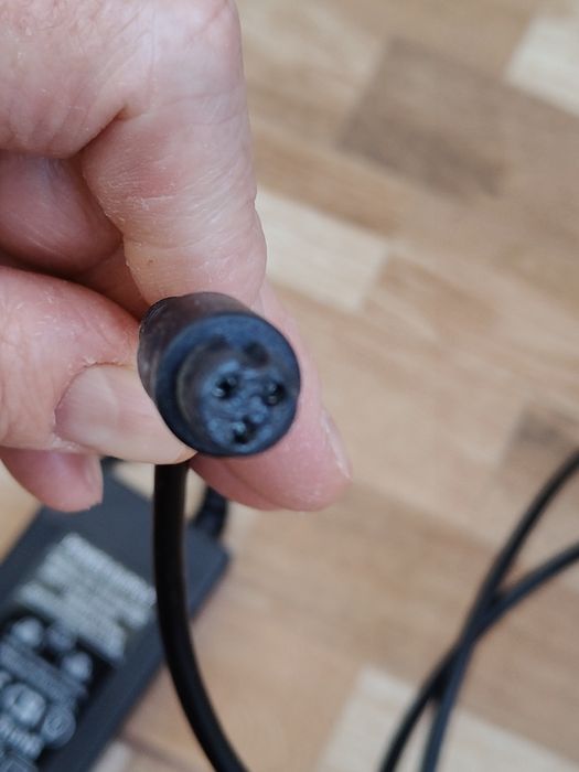 Încărcător trotineta  42V, 1,5A