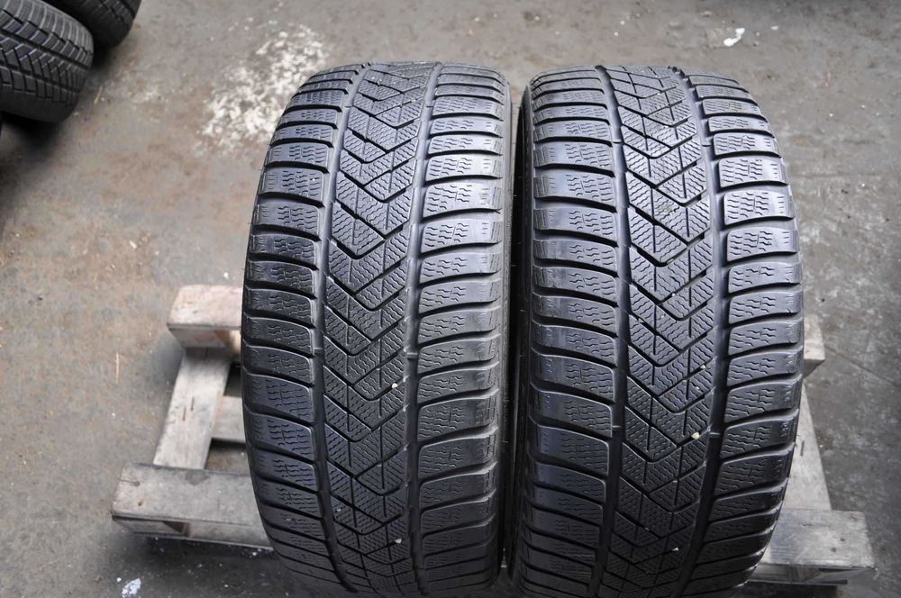 SET 2 Anvelope Iarna 235/35 R20 PIRELLI Sottozero 3 92W