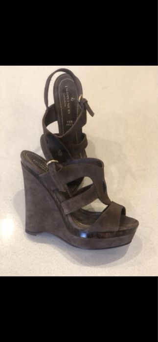 Vand sandale de piele intoarsa maro