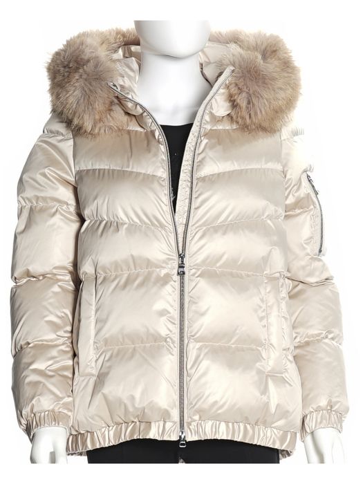 Яке GEOX цвят шампанско