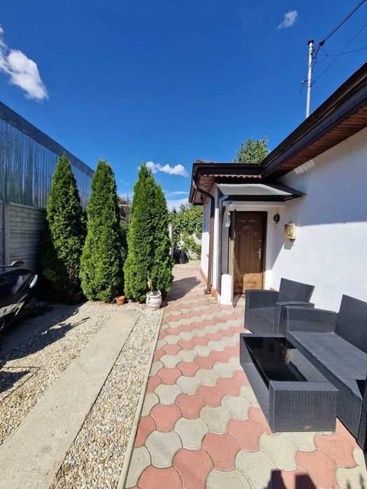 Vând casă Colentina+loc de parcare în curte
