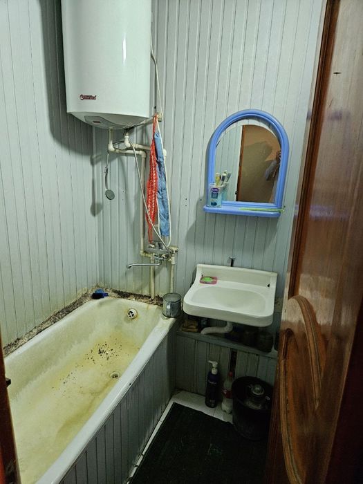 Продается 2 ком квартира в 9 мкр 1 этаж