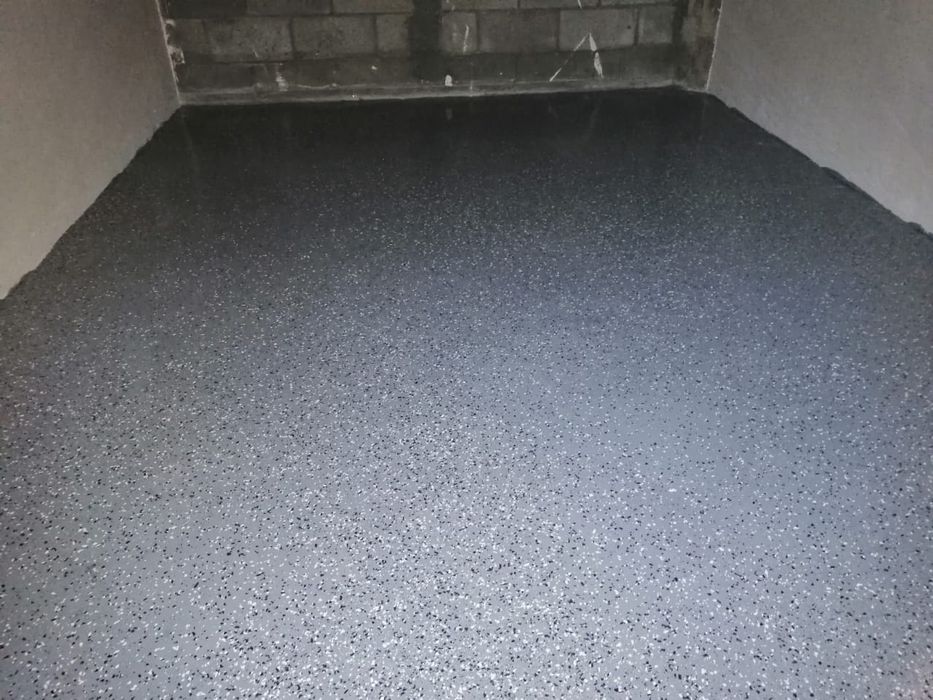 Полимерные наливные полы и ТОППИНГ