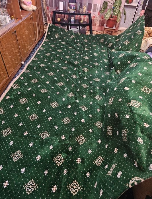 Продам ковёр новый