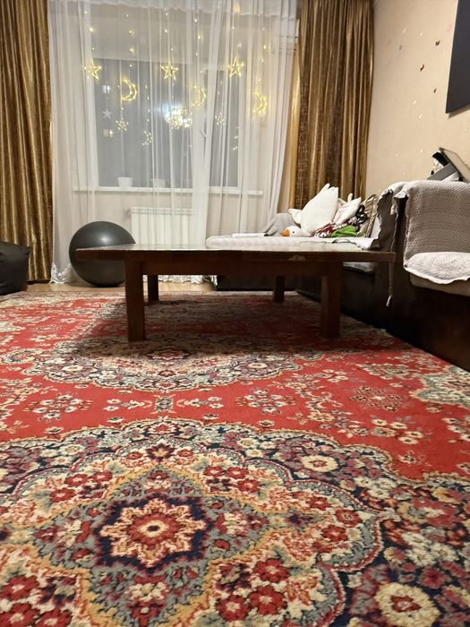 Продам стол дерево .