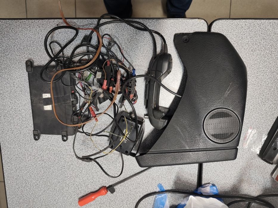 Конзола стойка за телефон Мерцедес w124 оригинална