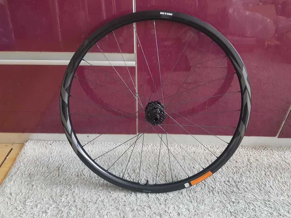 Roti Carbon Giant XCR2 Boost 29 NOI (sau DT Swiss X1900)