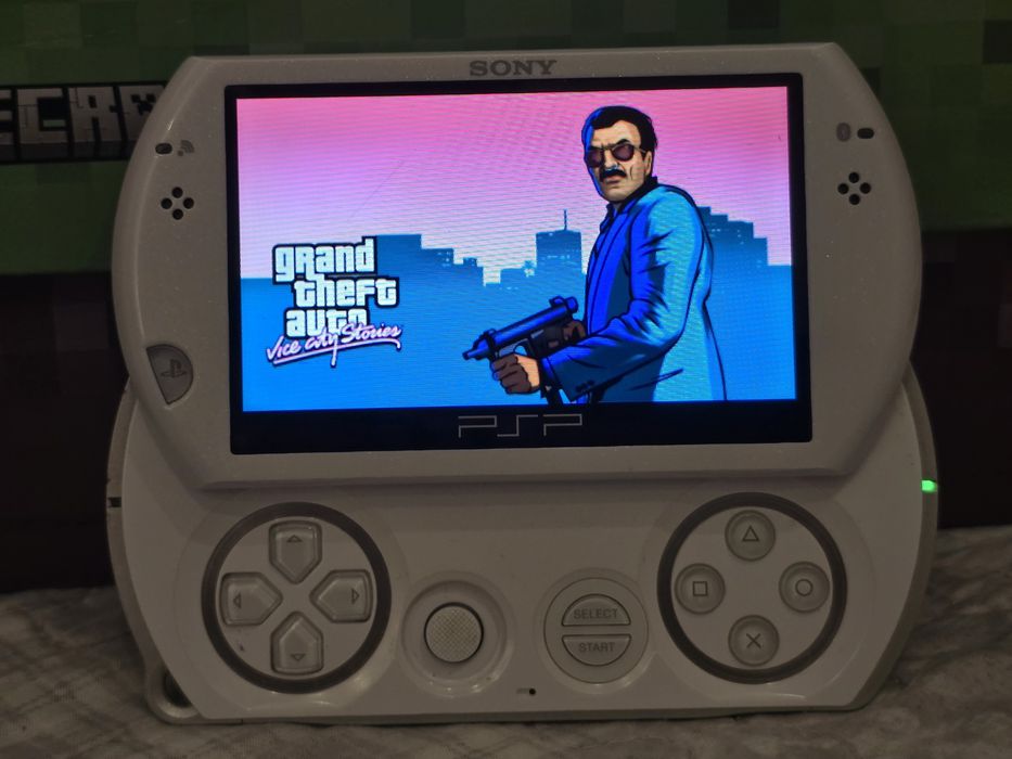 PSP GO - White 16GB - Modat + incarcator original