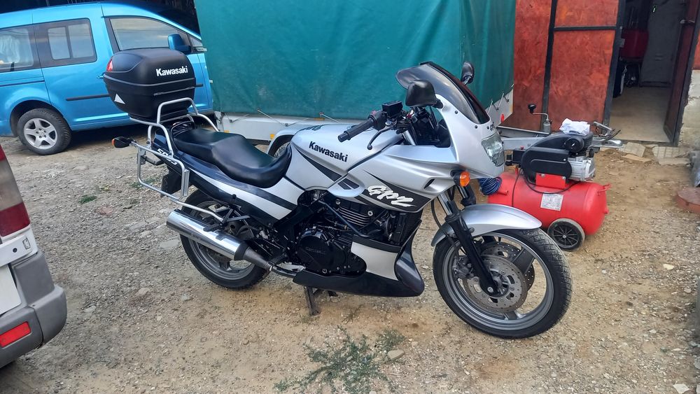 Vând motocicleta KAVASAKI GPZ 500S