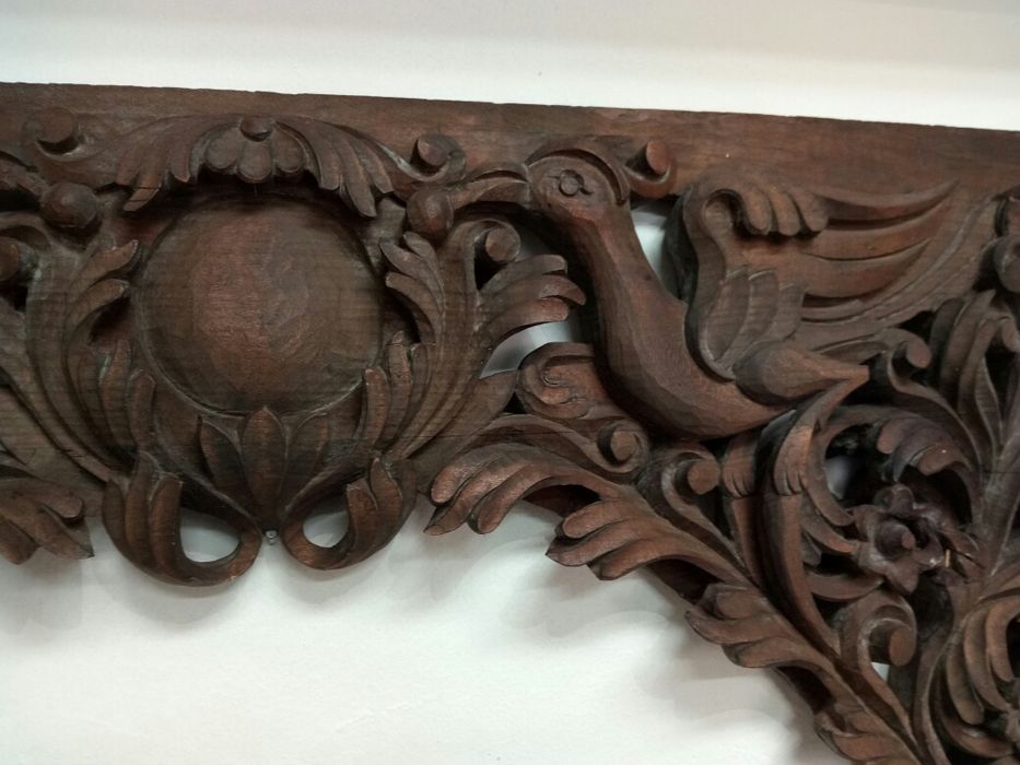 Дърворезба с растителни и животински мотиви
