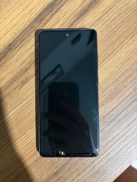 Samsung S20 FE - работещ, с пукнат дисплей