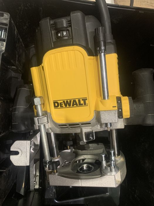 DeWALT DWE 625/2300W/230V/2024г/оберфреза в куфар с аксесоари