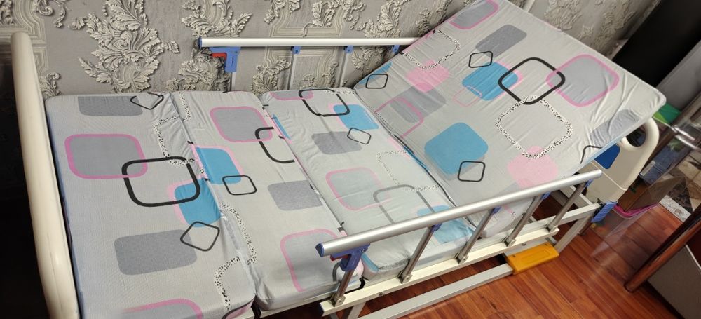 Медицинская кровать