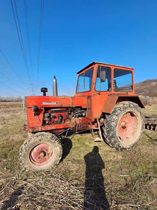 Vând tractor cu plug