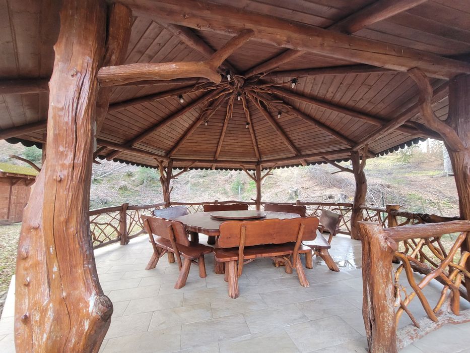 Vând super cabană intravilan cu curte de 3.000 mp, locație superbă pe Valea Avrigului, jud.Sibiu. Bretele acces  autostradă Sibiu-Făgăraș la 10 km