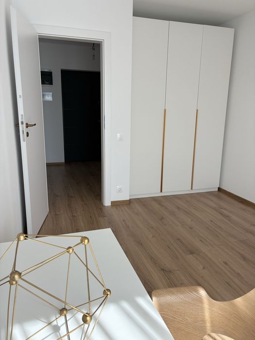 De inchiriat: apartament cu 3 camere NOU, ultrafinisat