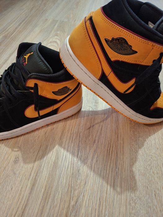 Vând Jordan 1 mid