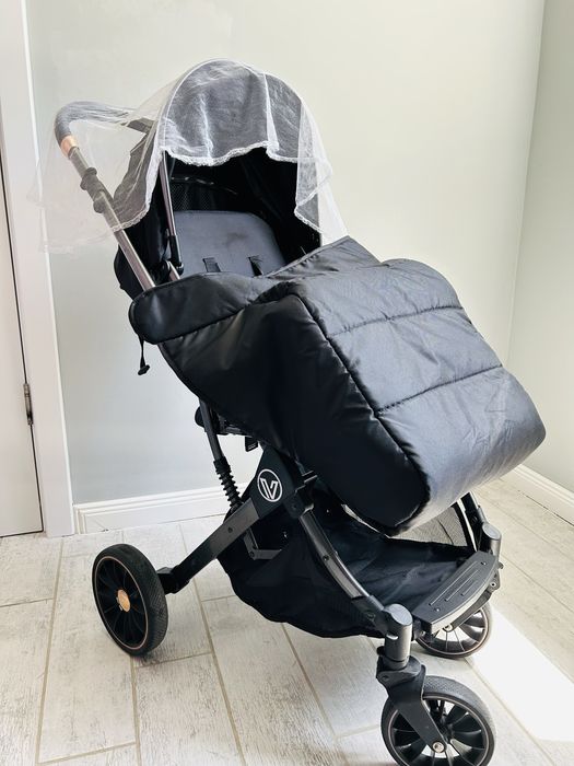 Детская  прогулочная коляска