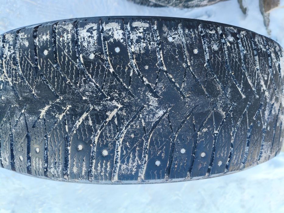 Продам б/у резину 205/65/15