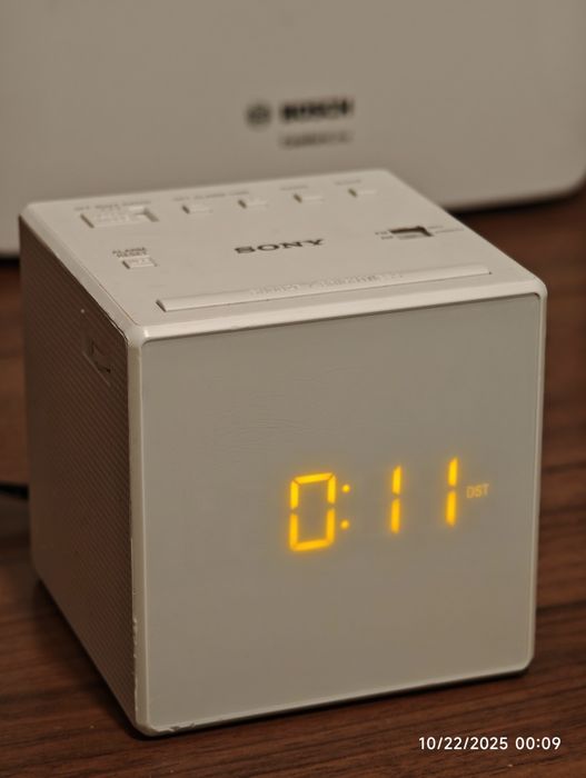 Radio cu ceas Sony ICFC1W