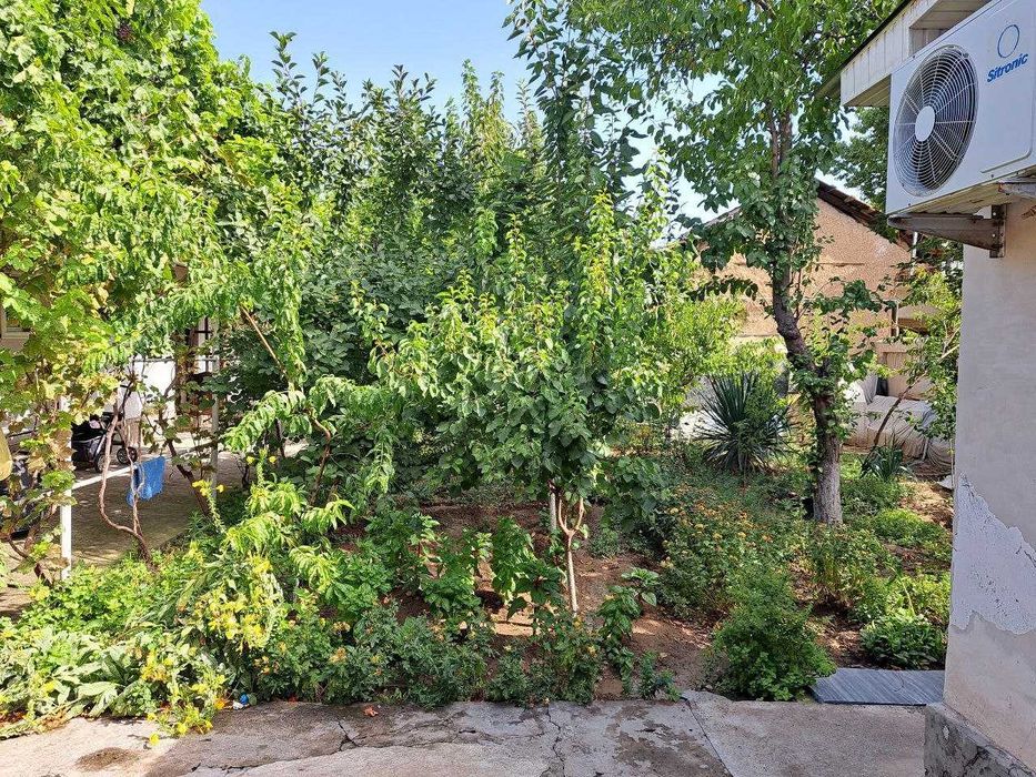 Samarqand Darvozada 3.68 sotixli hovli sotiladi.