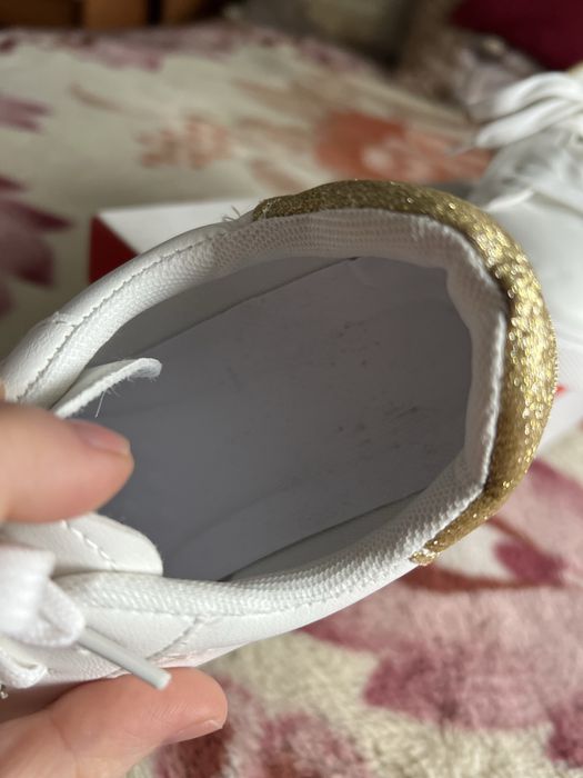 Кроссовки на весну р36