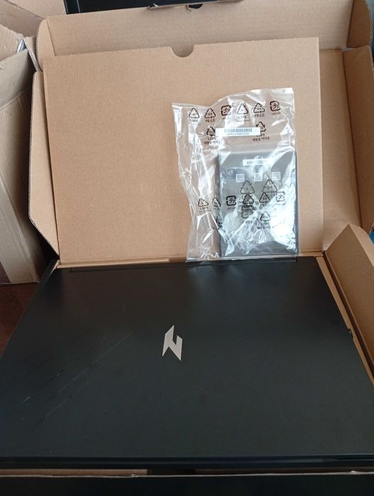 Нов лаптоп Acer Nitro V16.Ползван само за тестване.